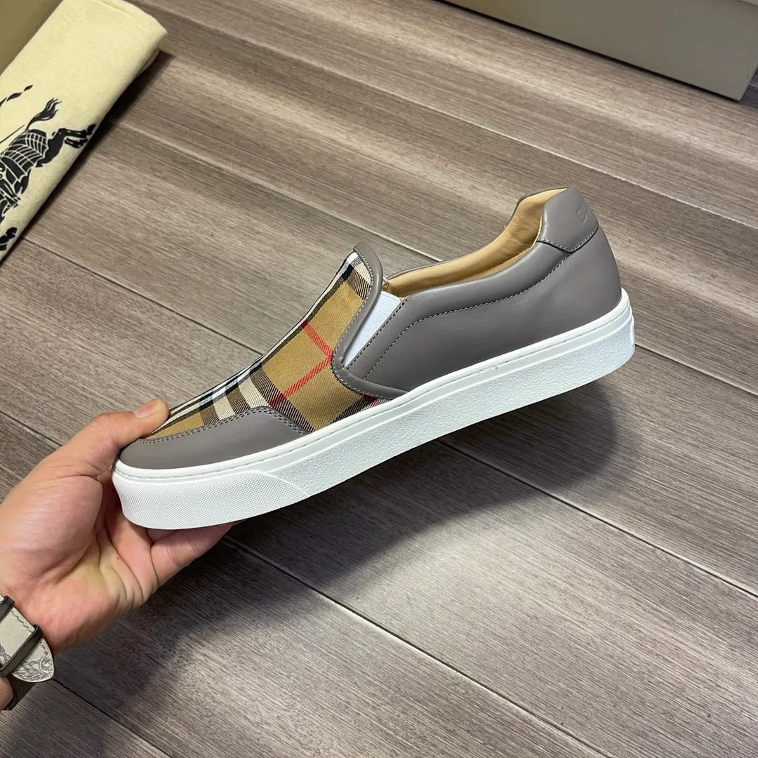 ☕P360💰《BURBERRY》【Original order·Version】Burberry: Top 🔝Purchasing agent🔍🔍The latest men's counter is on sale simultaneously, the original version imported from Italy🔝·Nappa calfskin·Brand totem cloth· Highlighting the (high-end, extravagance, class) travel, home, and best choice" exquisite workmanship (Imported water-dyed leather lining from Italy 🇮🇹), sole: original sole provided by the original factory, ⚠️exclusive double layer Activity·TPR rubber·molded outsole; super comfortable·wear-resistant·non-slip·environmental protection🌳🌳🌳, the real thing is more beautiful🎬The real thing is more beautiful🔍🔍 (high quality·follow the order) You can enter and exit the counter at will: Size: 38·39·40·41·42·43·44 (🎉Customized 45) Welcome to order...☕️